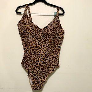 Summersalt leopard woman bathing suit size 16 padded bra adjustable straps